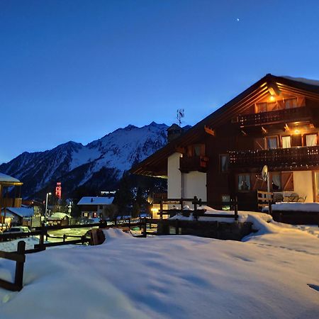 Santa San Hotel Champoluc Exterior foto
