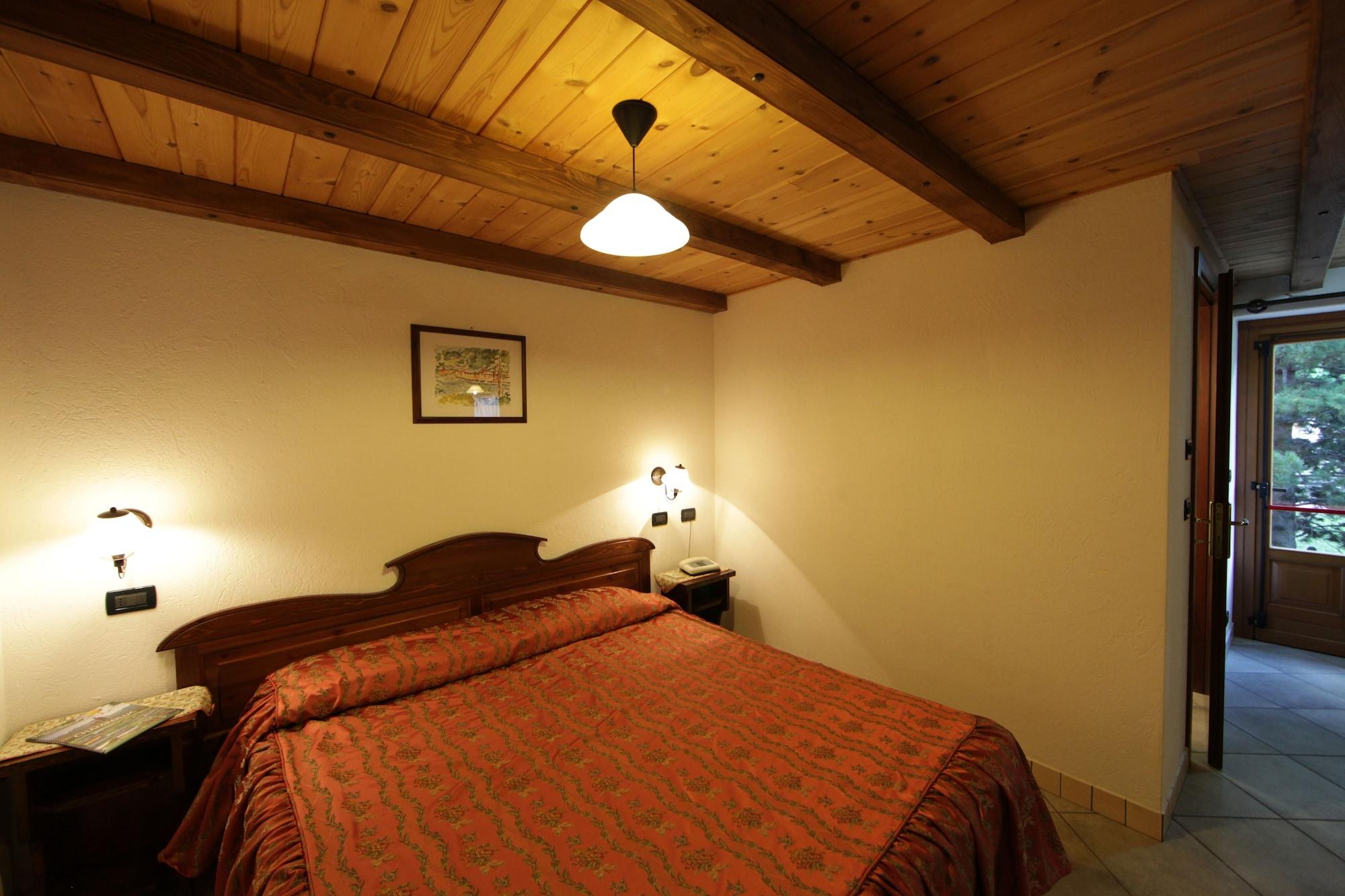 Santa San Hotel Champoluc Exterior foto