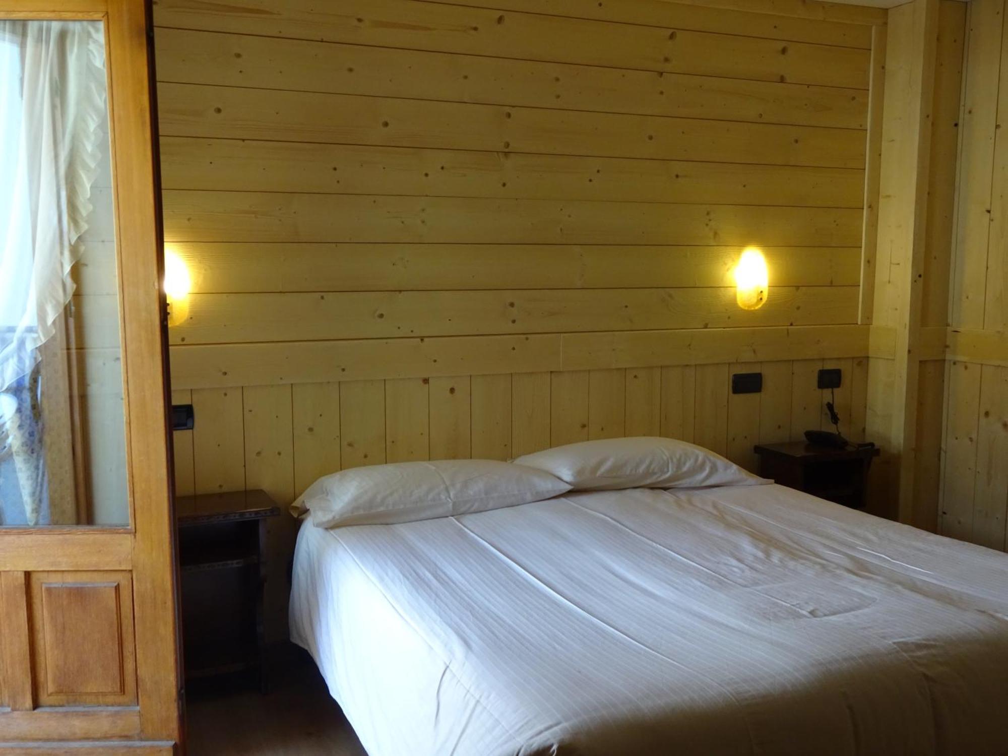 Santa San Hotel Champoluc Quarto foto
