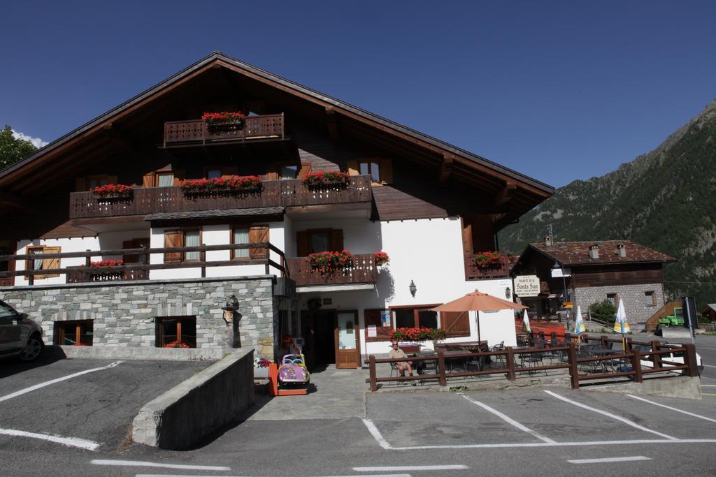 Santa San Hotel Champoluc Exterior foto